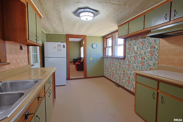 1020 N 16TH Street, Herrin, IL 62948