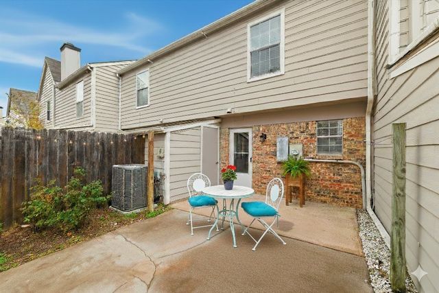 112 Churchill Lane, Euless, TX 76039
