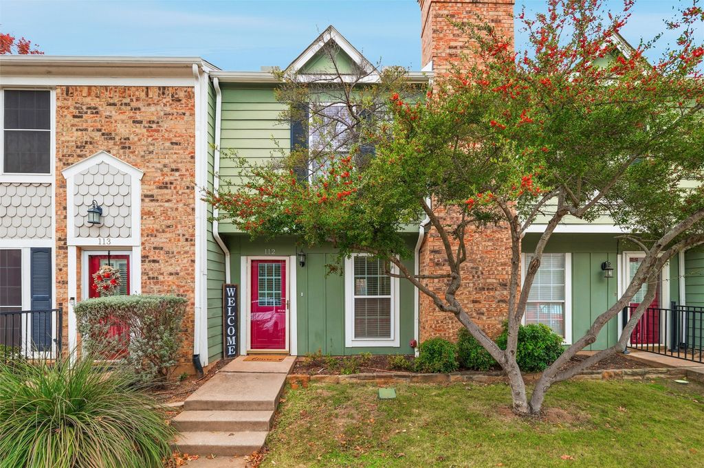 112 Churchill Lane, Euless, TX 76039