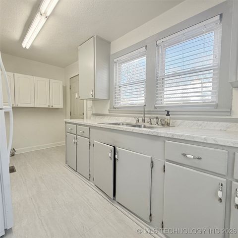 605 Russell Avenue, Tahlequah, OK 74464