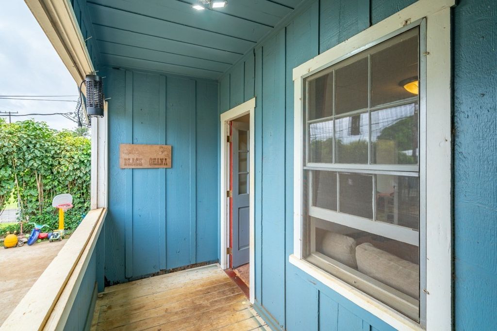 Image 2 of property listing at 53-4230 AKONI PULE HIGHWAY, Kapaau, HI 96755
