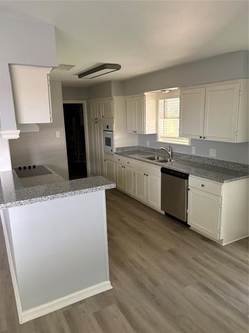 1402 Bellaire Boulevard, Alvin, TX 77511