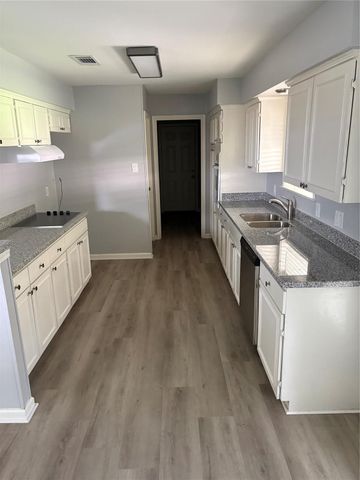 1402 Bellaire Boulevard, Alvin, TX 77511