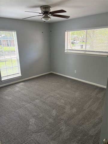 1402 Bellaire Boulevard, Alvin, TX 77511