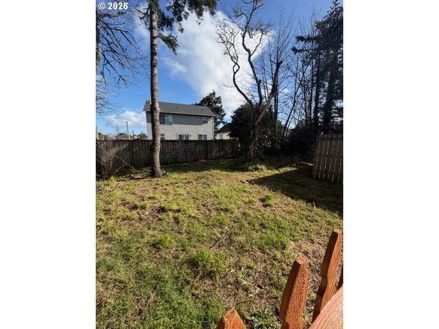 1010 2ND Ave, Seaside, OR 97138