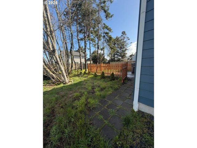 1010 2ND Ave, Seaside, OR 97138