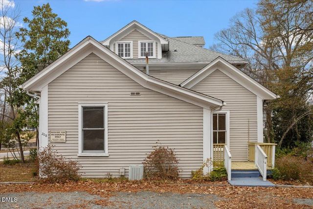 208 N Buchanan Boulevard 4, Durham, NC 27701