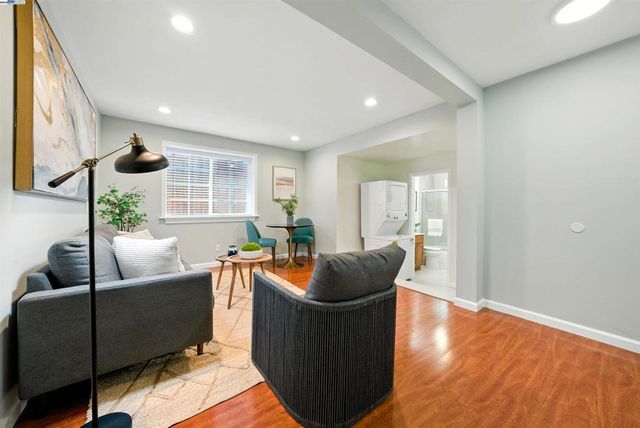 2539 Grande Vista Ave, Oakland, CA 94601