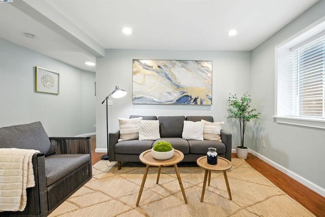 2539 Grande Vista Ave, Oakland, CA 94601