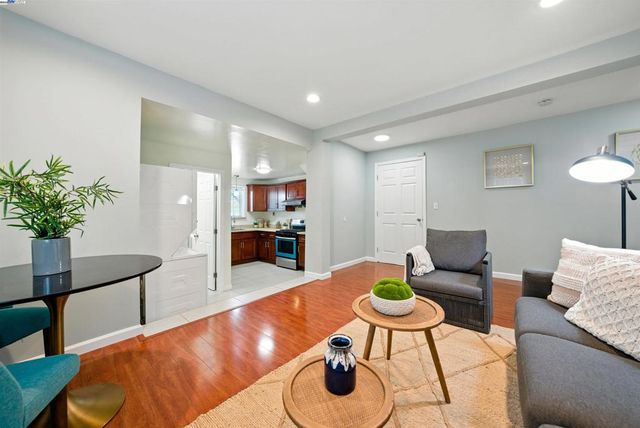 2539 Grande Vista Ave, Oakland, CA 94601