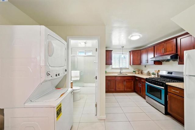 2539 Grande Vista Ave, Oakland, CA 94601