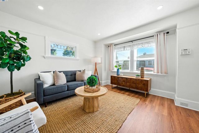 2539 Grande Vista Ave, Oakland, CA 94601