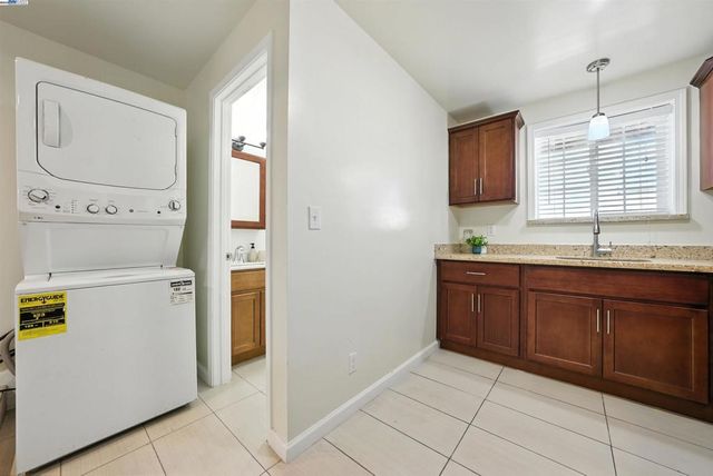 2539 Grande Vista Ave, Oakland, CA 94601