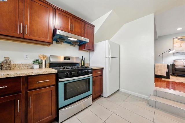 2539 Grande Vista Ave, Oakland, CA 94601