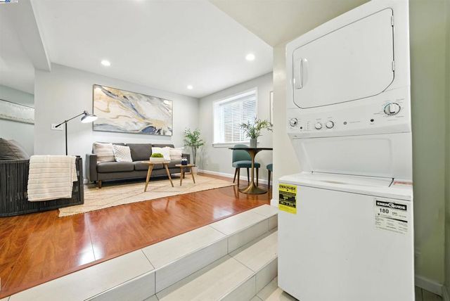 2539 Grande Vista Ave, Oakland, CA 94601