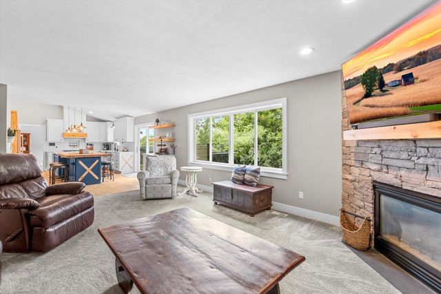 9142 Harpers Court NE, Blaine, MN 55449