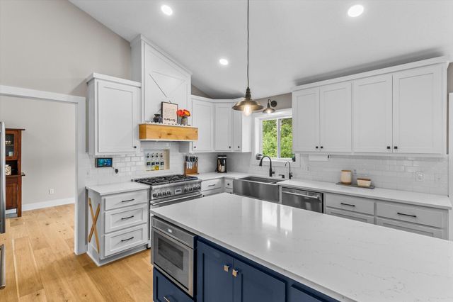 9142 Harpers Court NE, Blaine, MN 55449