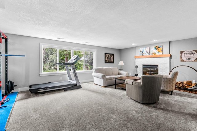 9142 Harpers Court NE, Blaine, MN 55449