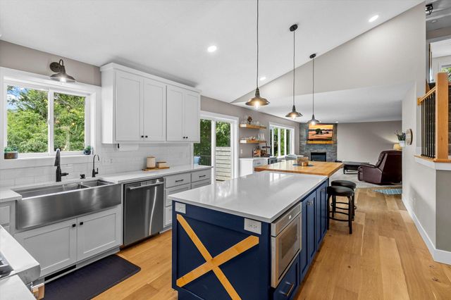 9142 Harpers Court NE, Blaine, MN 55449
