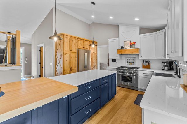 9142 Harpers Court NE, Blaine, MN 55449