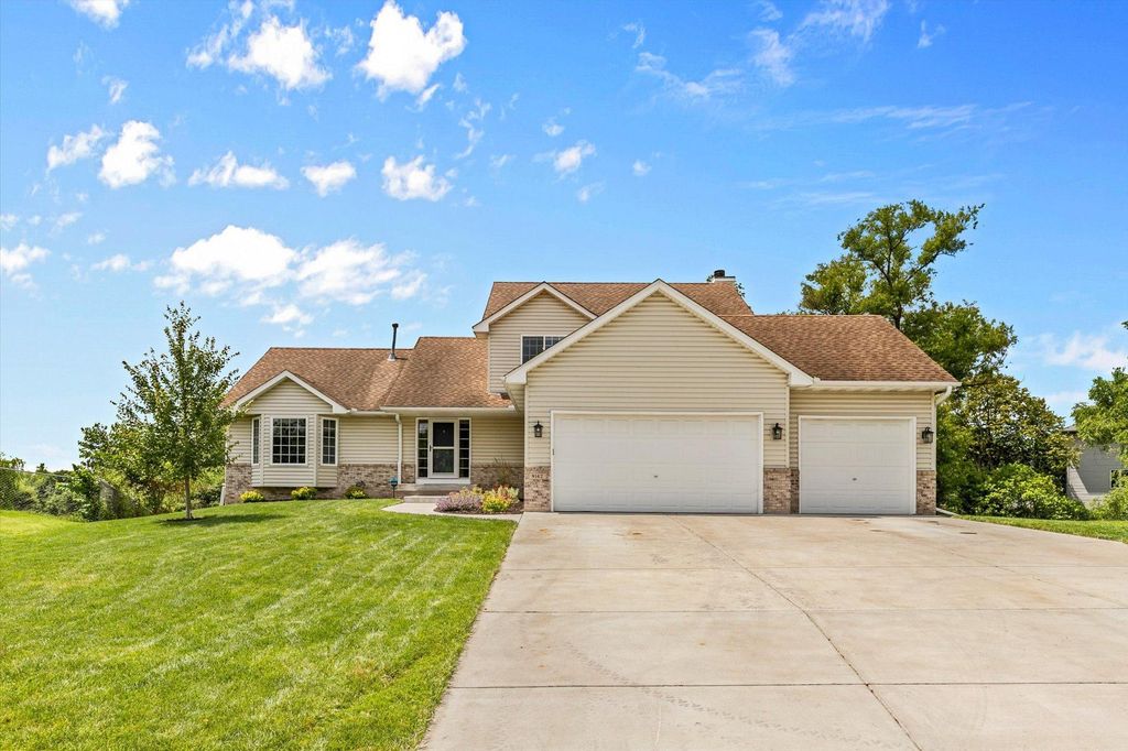 9142 Harpers Court NE, Blaine, MN 55449