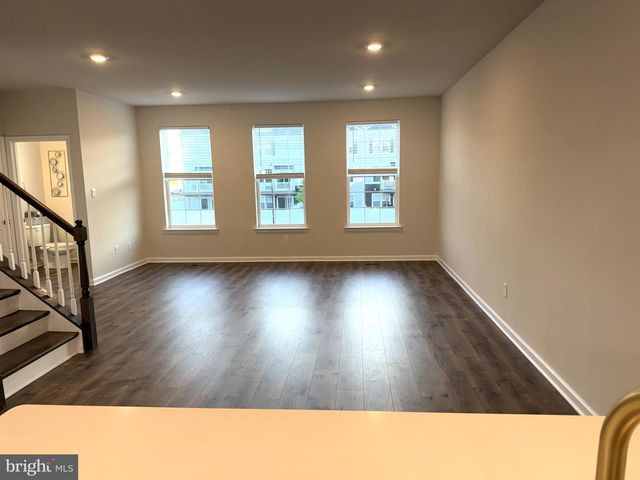 1 AUTUMN PARK BLVD, Medford, NJ 08055