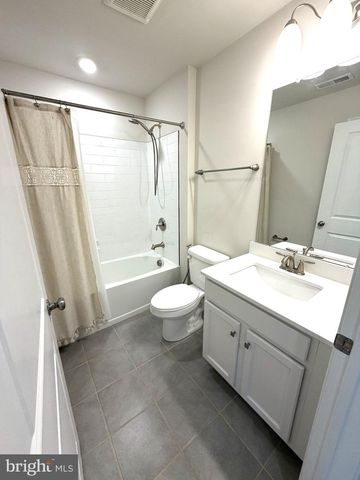 1 AUTUMN PARK BLVD, Medford, NJ 08055