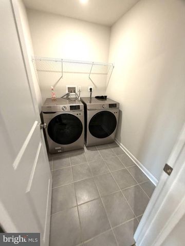 1 AUTUMN PARK BLVD, Medford, NJ 08055