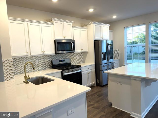 1 AUTUMN PARK BLVD, Medford, NJ 08055