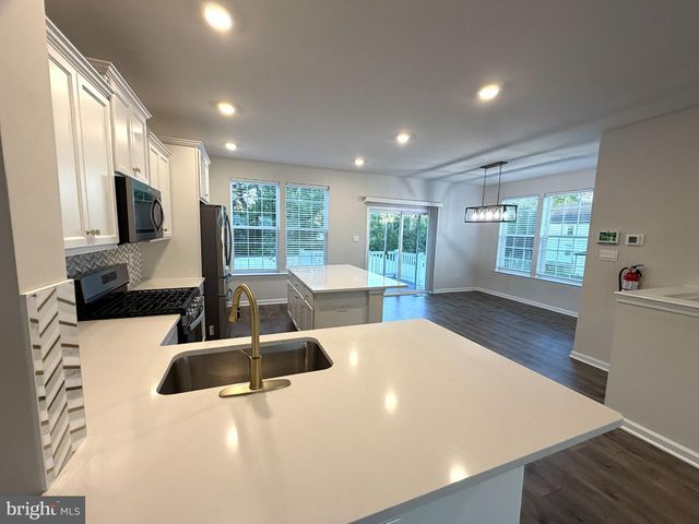 1 AUTUMN PARK BLVD, Medford, NJ 08055