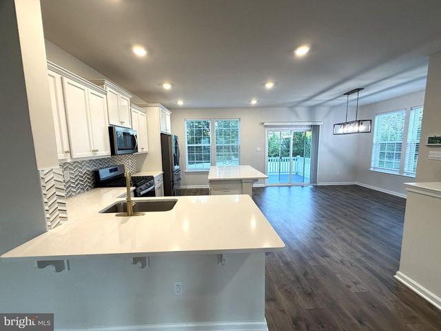 1 AUTUMN PARK BLVD, Medford, NJ 08055