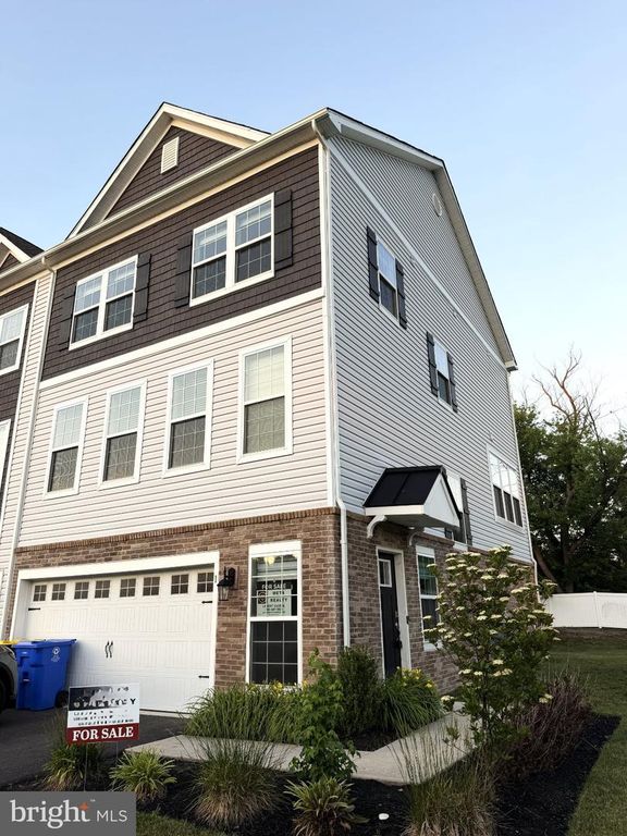 1 AUTUMN PARK BLVD, Medford, NJ 08055