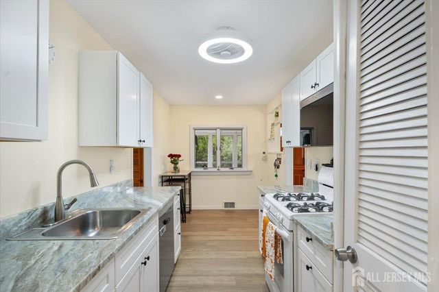 471 Beverly Drive, Aberdeen, NJ 07735