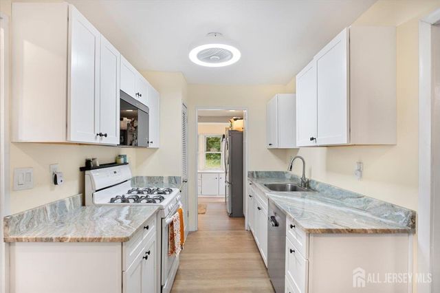 471 Beverly Drive, Aberdeen, NJ 07735