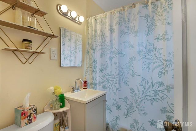 471 Beverly Drive, Aberdeen, NJ 07735