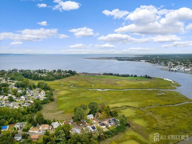 471 Beverly Drive, Aberdeen, NJ 07735