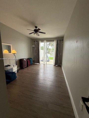 1471 NW 159th Ave, Pembroke Pines, FL 33028