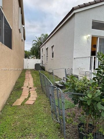 1471 NW 159th Ave, Pembroke Pines, FL 33028