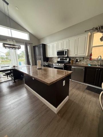 1471 NW 159th Ave, Pembroke Pines, FL 33028