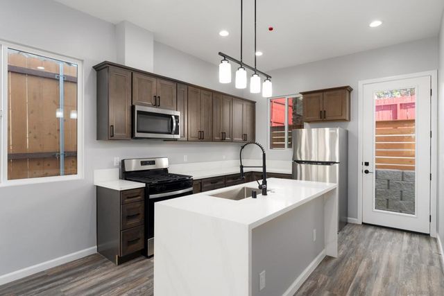 6728 36 Thomson Ct, San Diego, CA 92111