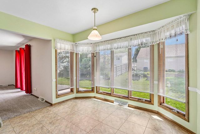 715 Tamarack Dr E, West Bend, WI 53095