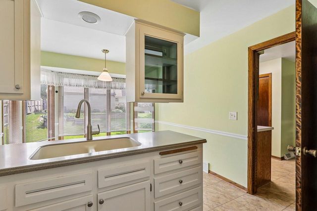 715 Tamarack Dr E, West Bend, WI 53095