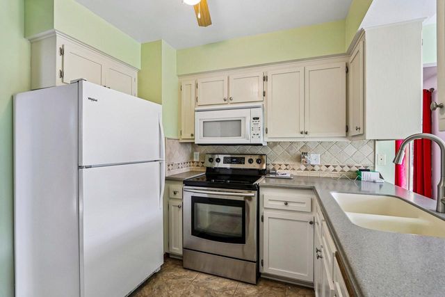 715 Tamarack Dr E, West Bend, WI 53095