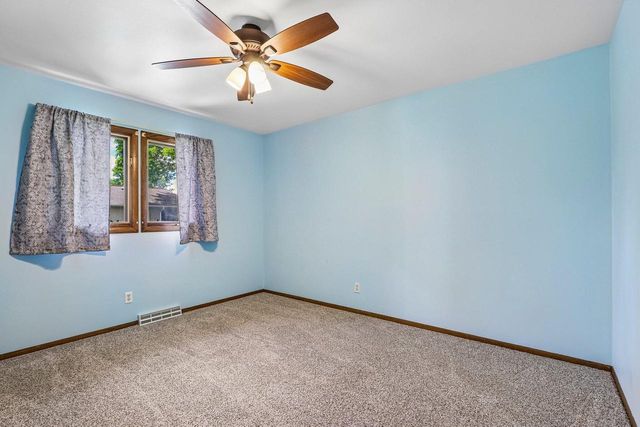 715 Tamarack Dr E, West Bend, WI 53095