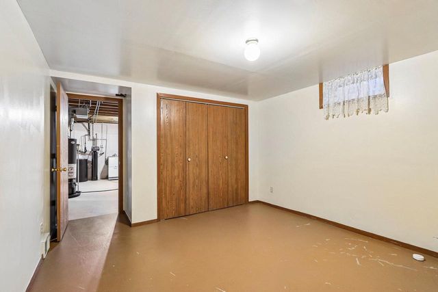 715 Tamarack Dr E, West Bend, WI 53095