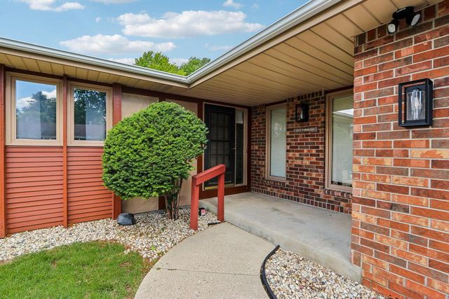 715 Tamarack Dr E, West Bend, WI 53095
