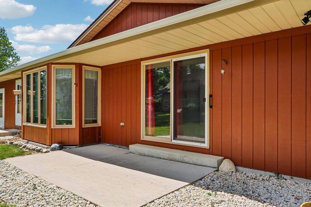 715 Tamarack Dr E, West Bend, WI 53095