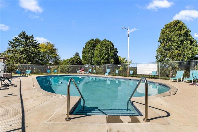715 Tamarack Dr E, West Bend, WI 53095