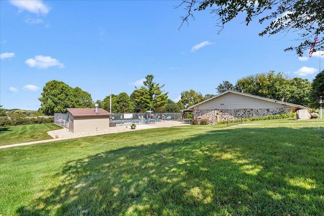 715 Tamarack Dr E, West Bend, WI 53095