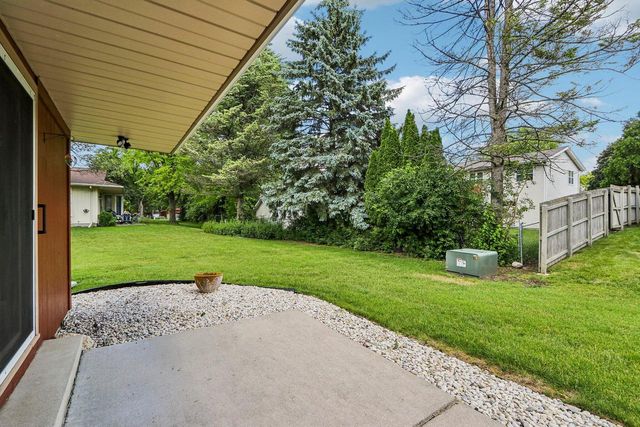 715 Tamarack Dr E, West Bend, WI 53095
